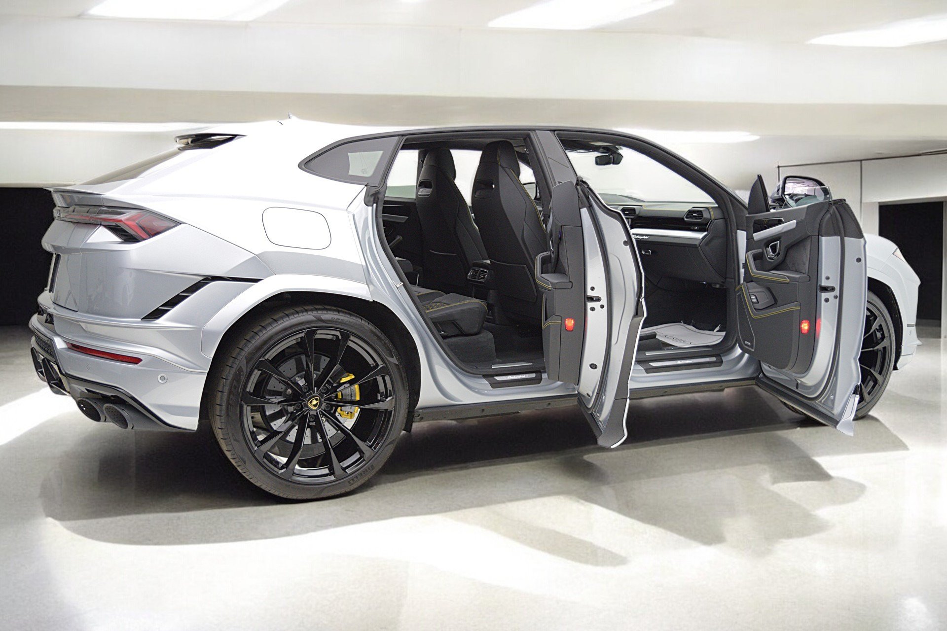 Used 2023 Lamborghini Urus S AWD/4WD image 10