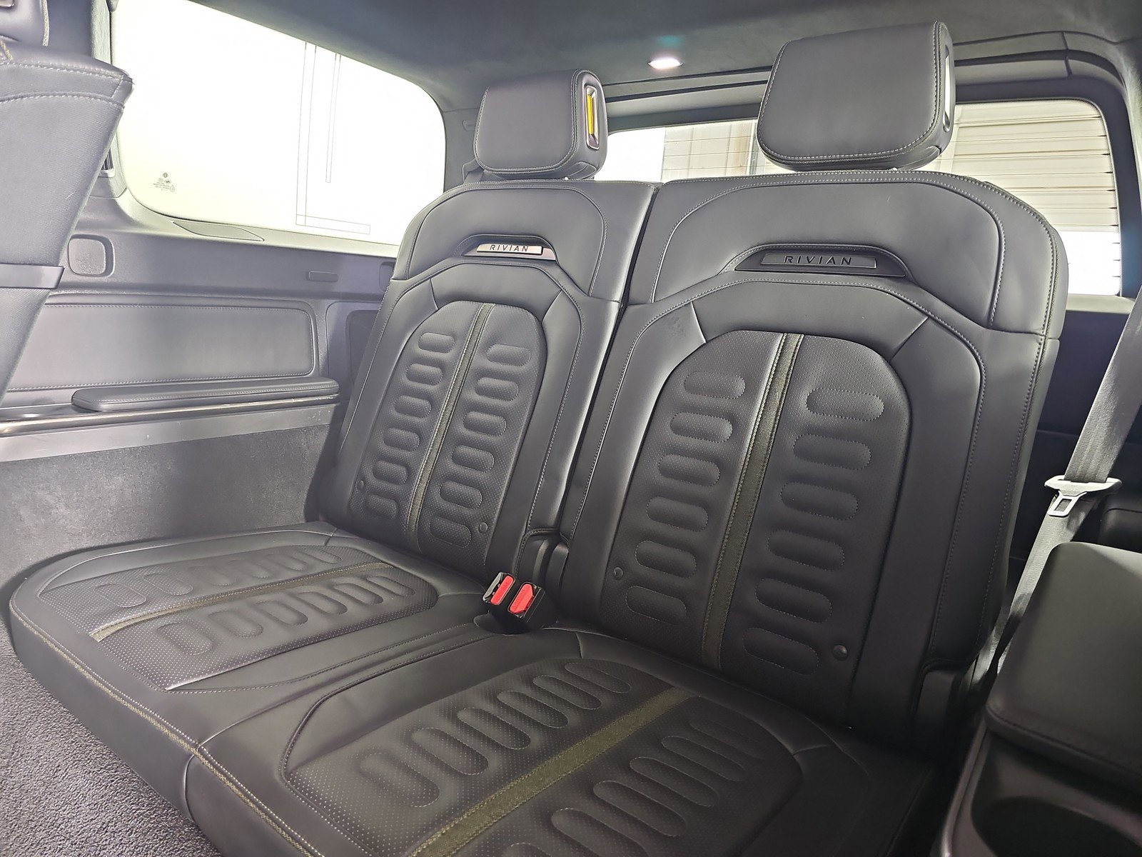 Used 2022 Rivian R1S Launch Edition image 25