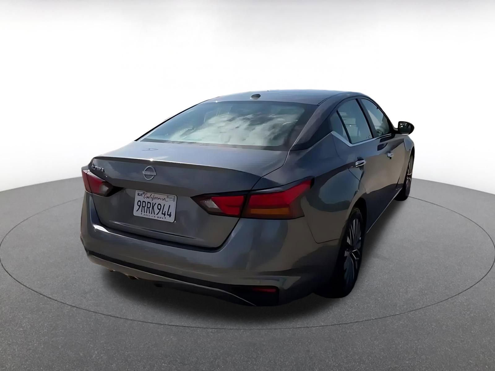 Used 2025 Nissan Altima 2.5 SV FWD image 15