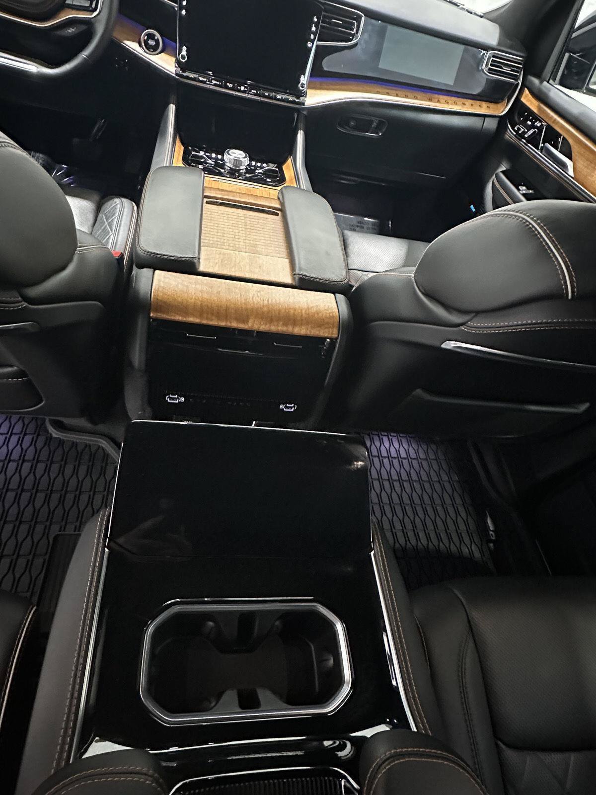 Used 2025 Jeep Grand Wagoneer L Series III w/ Rear-Seat Entertainment Group AWD/4WD image 23
