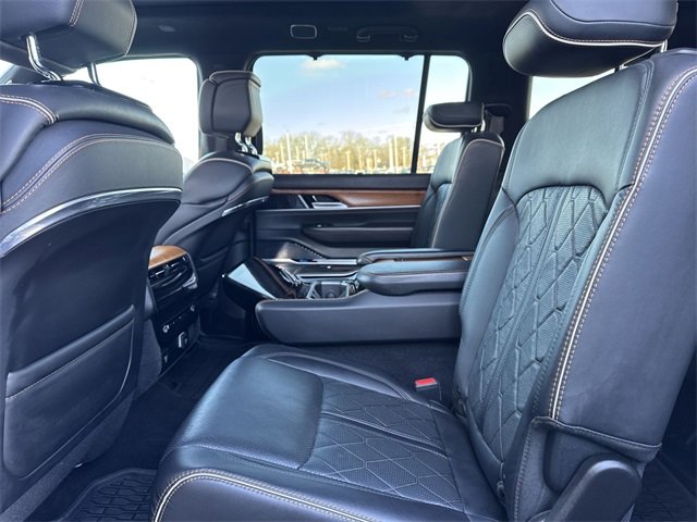Used 2024 Jeep Grand Wagoneer L Series III image 9