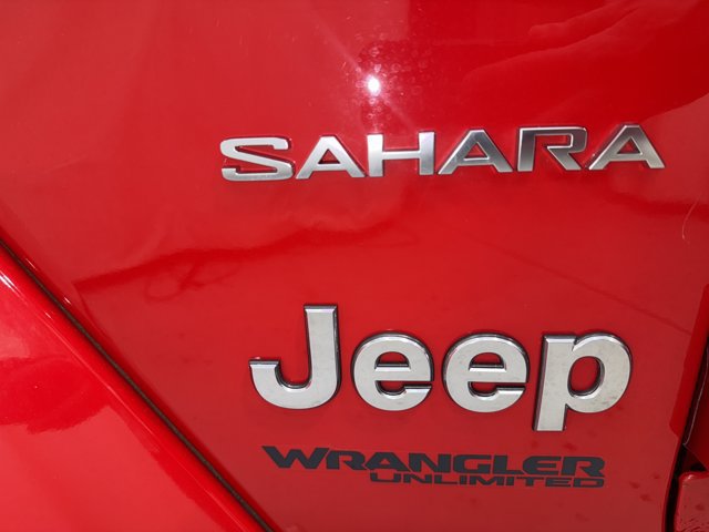 Used 2018 Jeep Wrangler Unlimited Sahara w/ Cold Weather Group AWD/4WD image 32