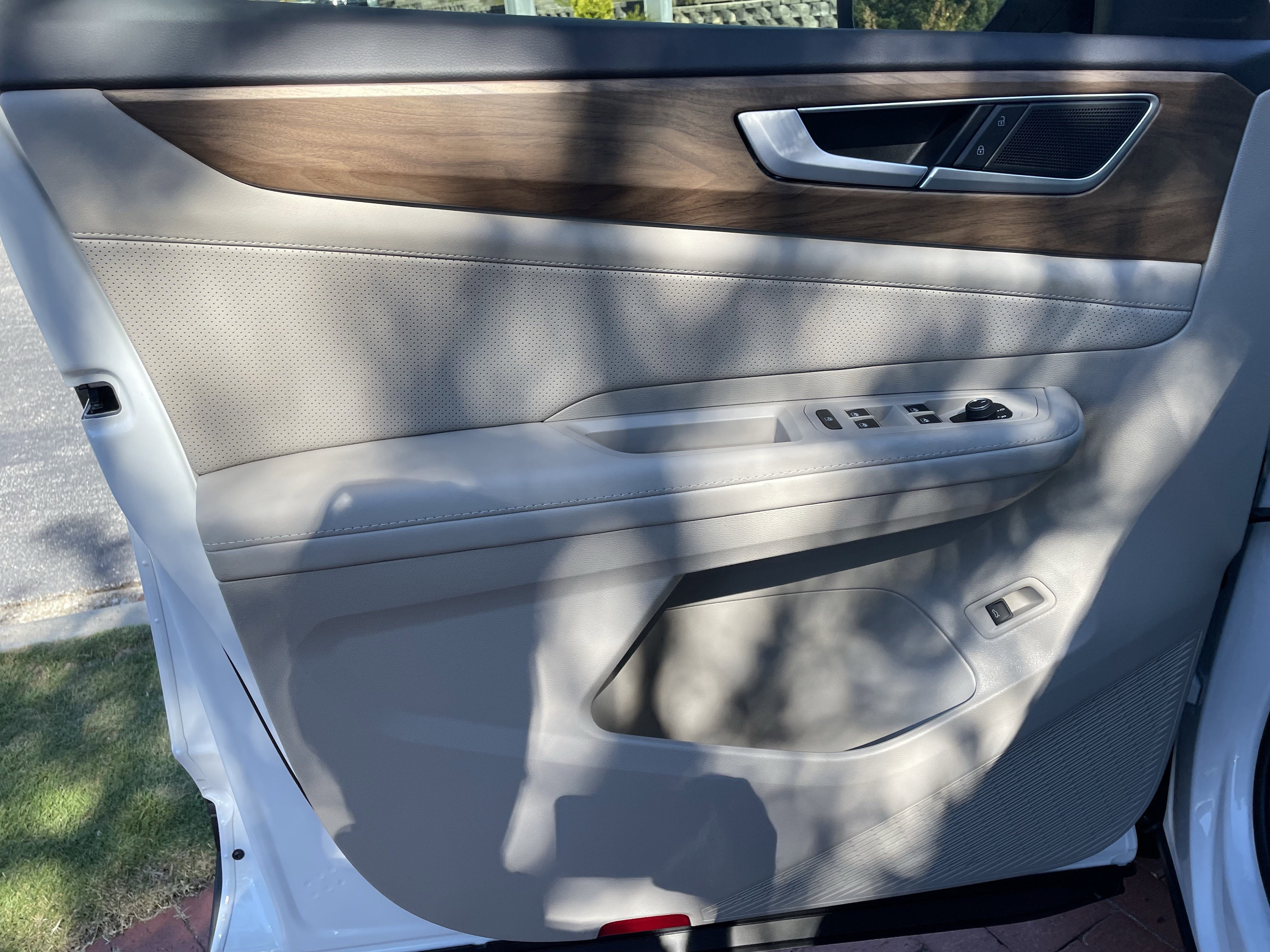 New 2026 Volkswagen Atlas SE image 14