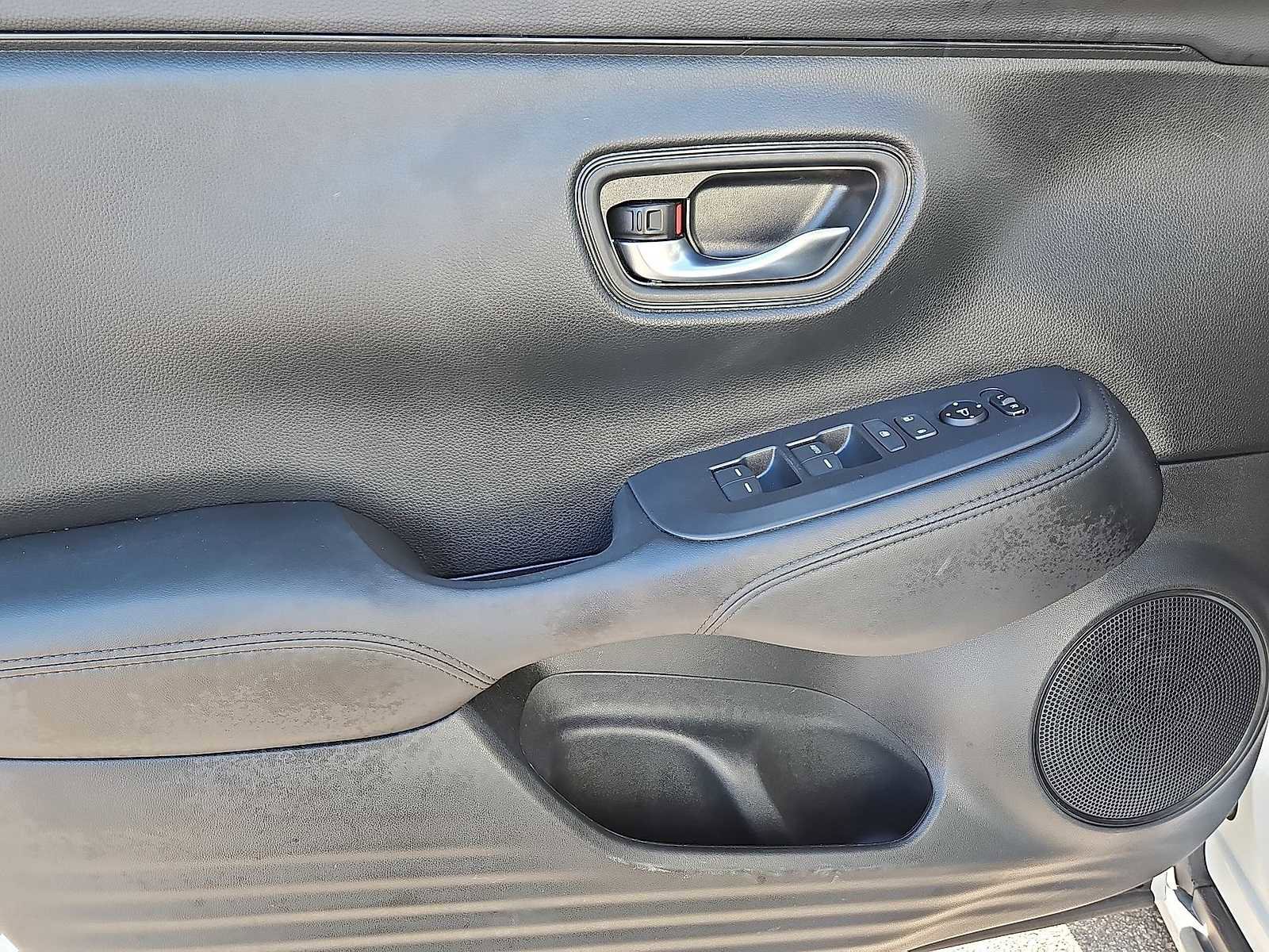 Used 2025 Honda HR-V LX image 23