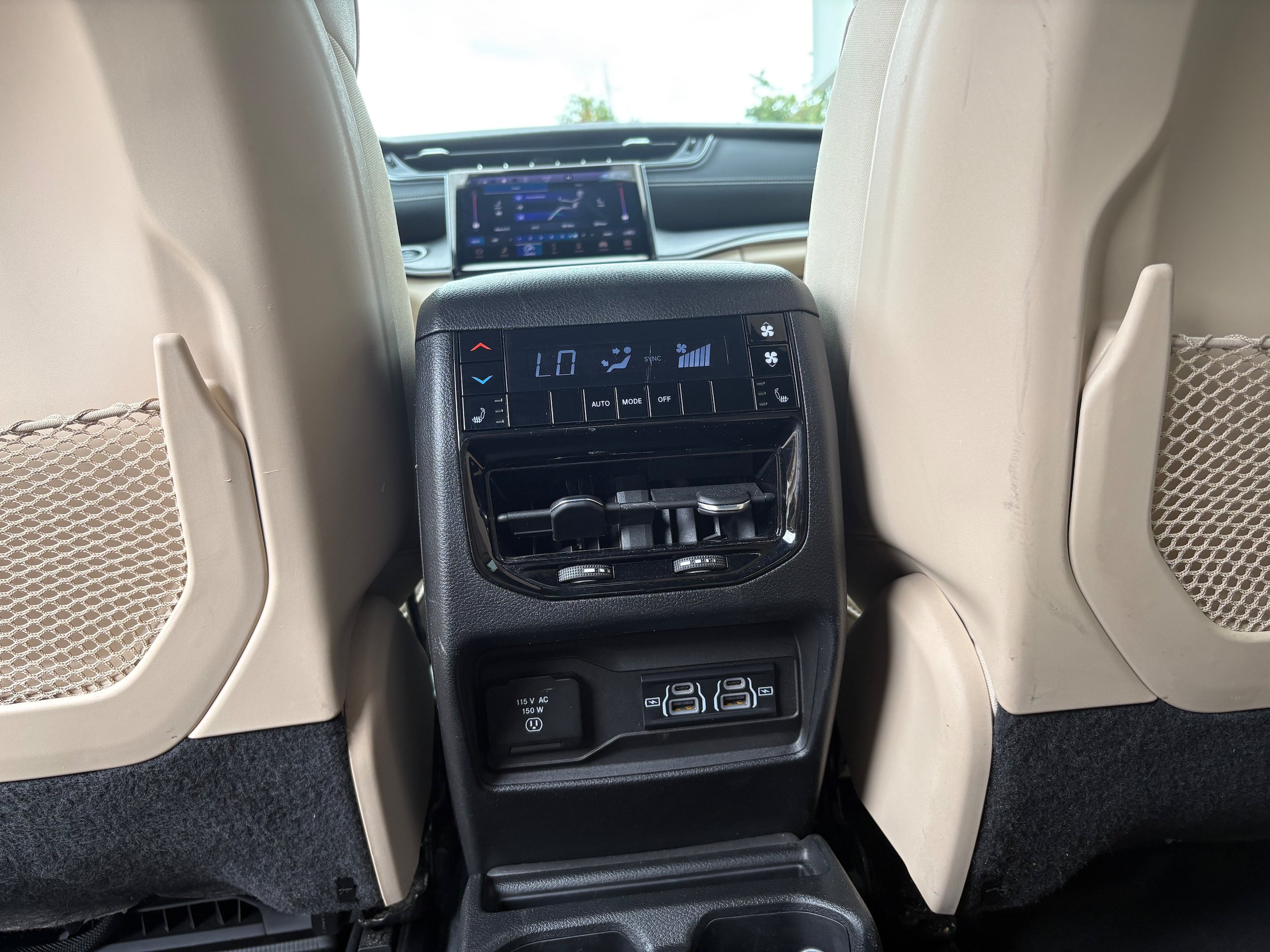 Used 2023 Jeep Grand Cherokee L Limited AWD/4WD image 16
