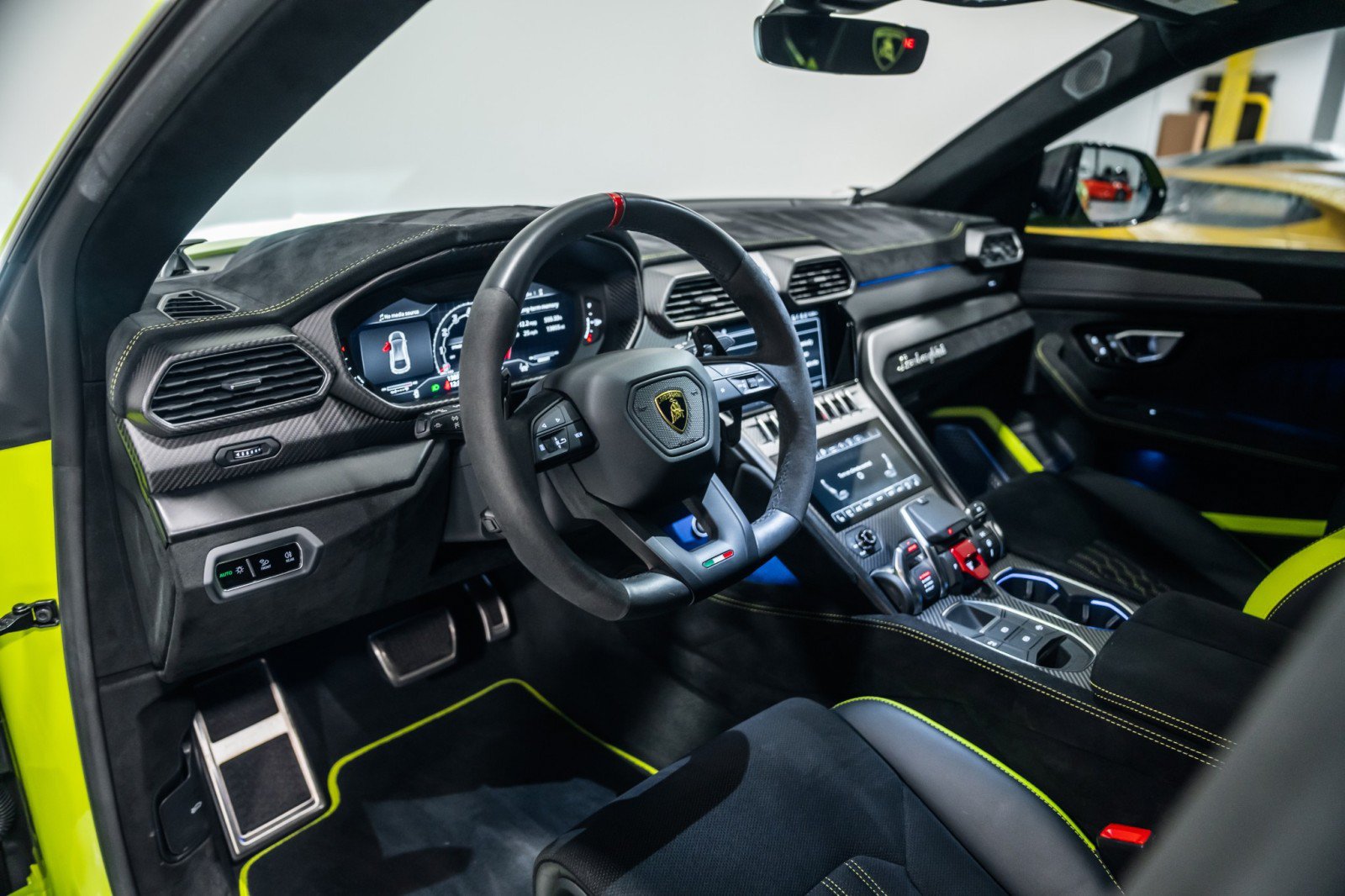 Used 2024 Lamborghini Urus Performante AWD/4WD image 10