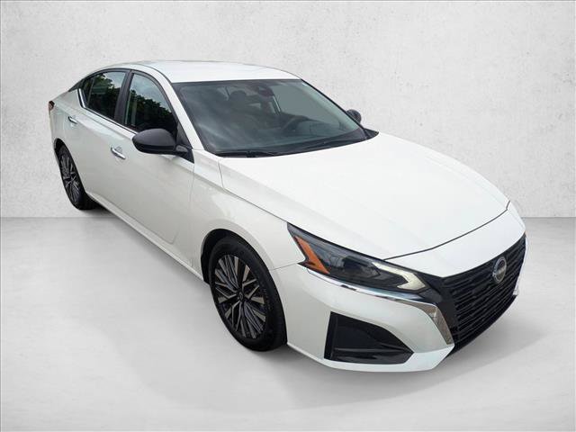 Used 2025 Nissan Altima 2.5 SV FWD image 3