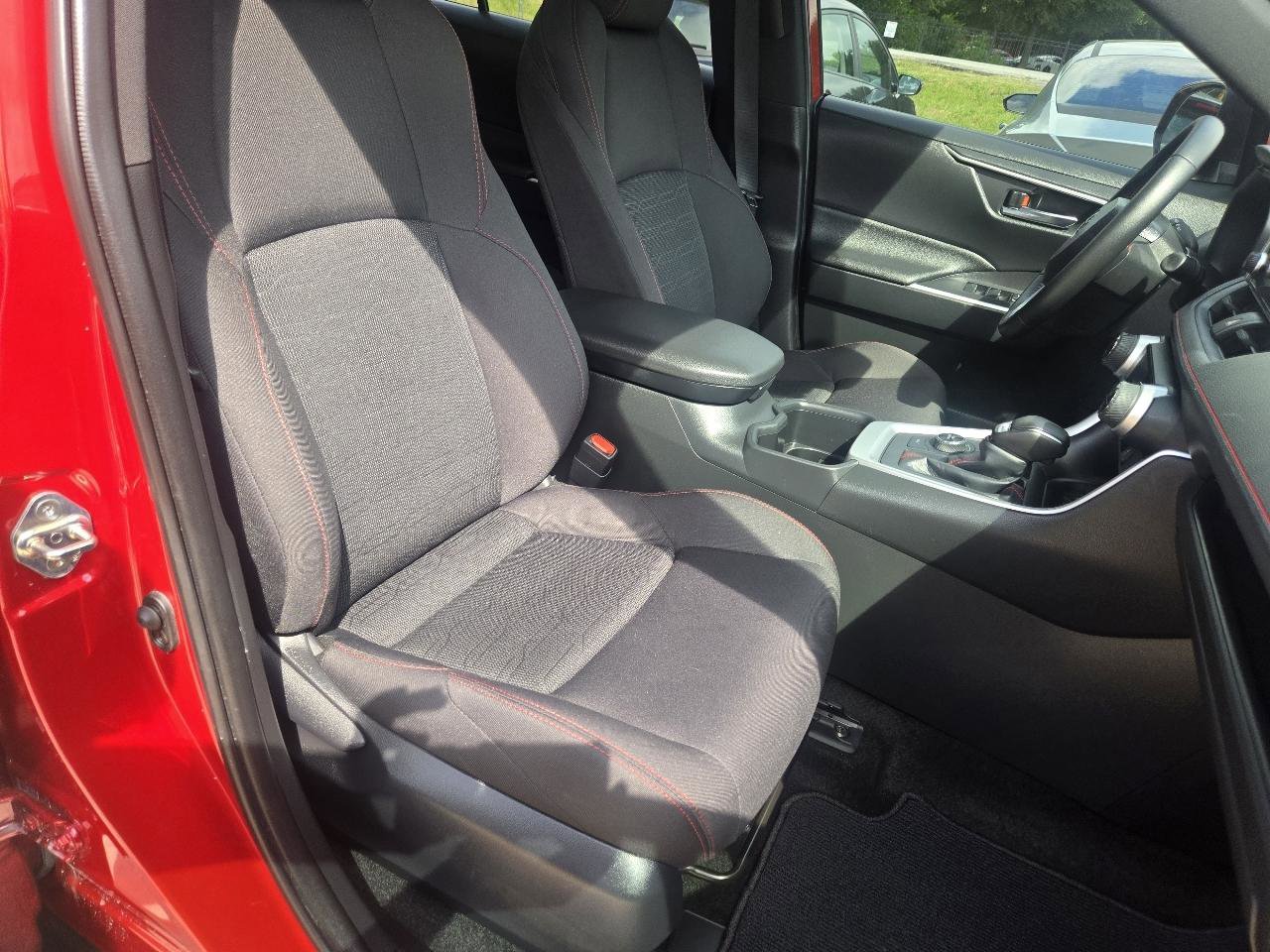 Used 2025 Toyota RAV4 SE AWD/4WD image 12
