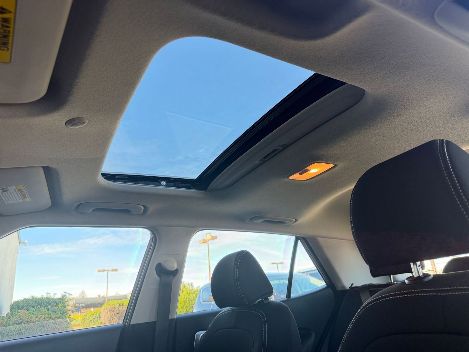 Used 2025 Hyundai Venue SEL image 30