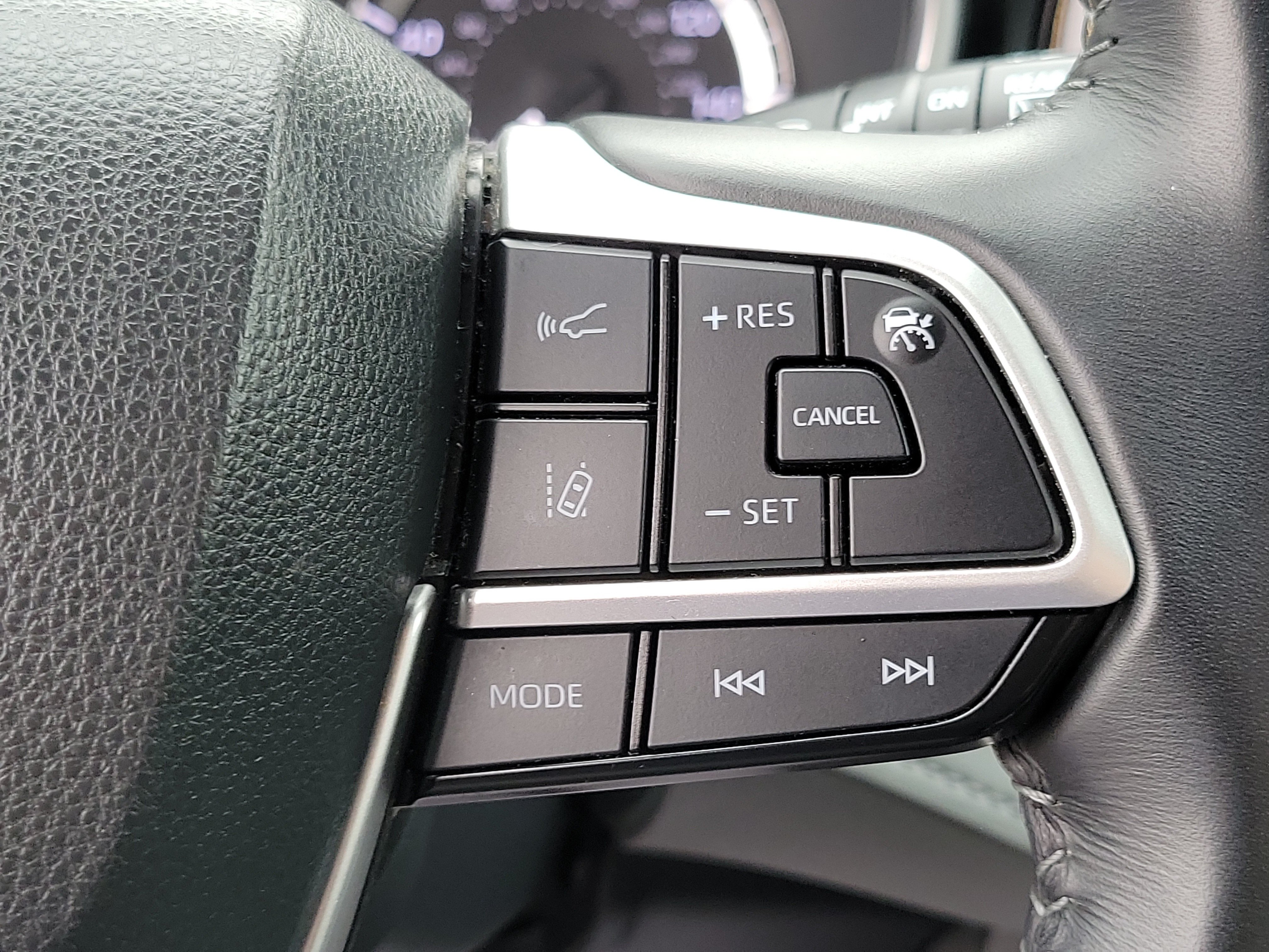 Used 2023 Toyota Highlander XLE FWD image 19