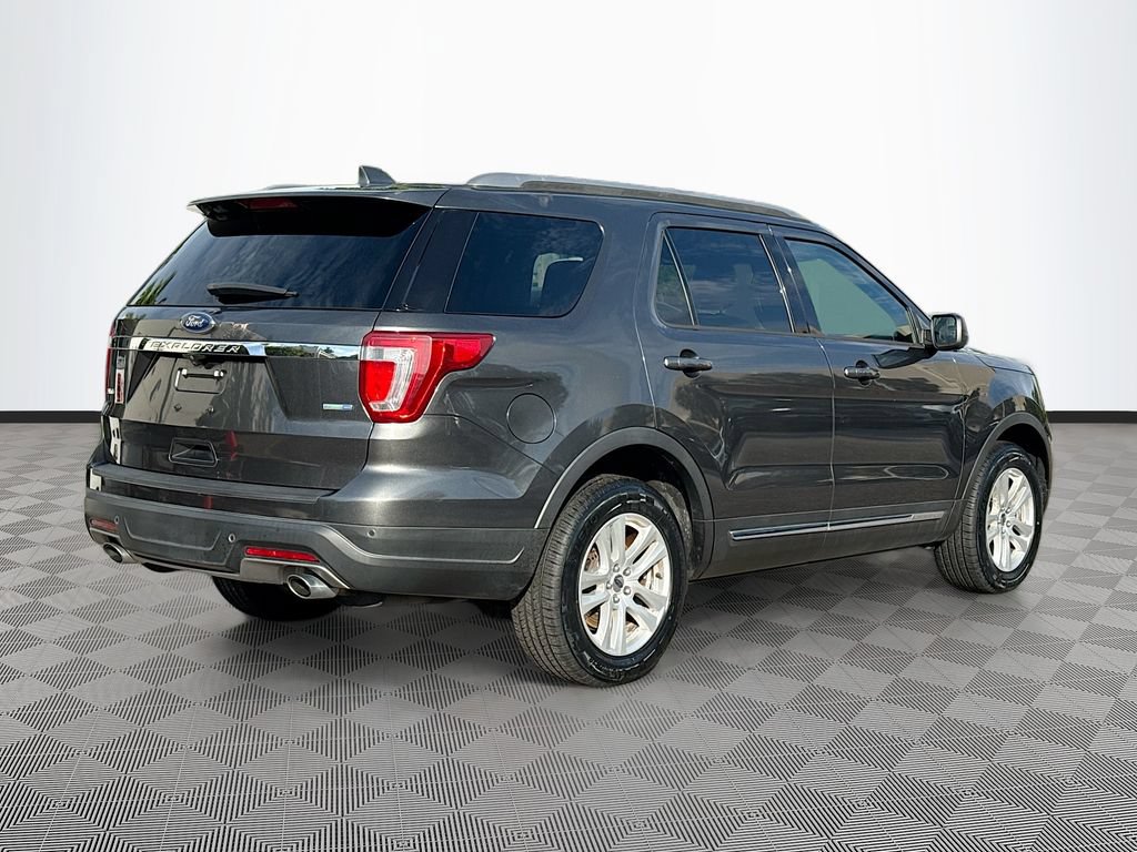 Used 2018 Ford Explorer XLT AWD/4WD image 6