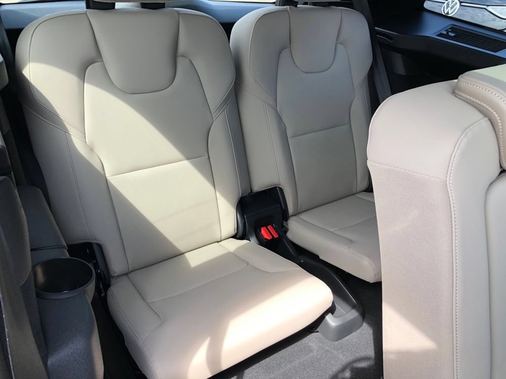 New 2026 Volvo XC90 B6 Plus w/ Protection Package Premier AWD/4WD image 32