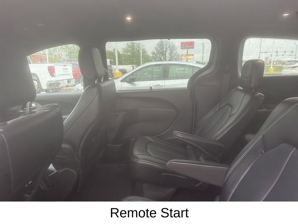 Used 2025 Chrysler Pacifica Select FWD image 11