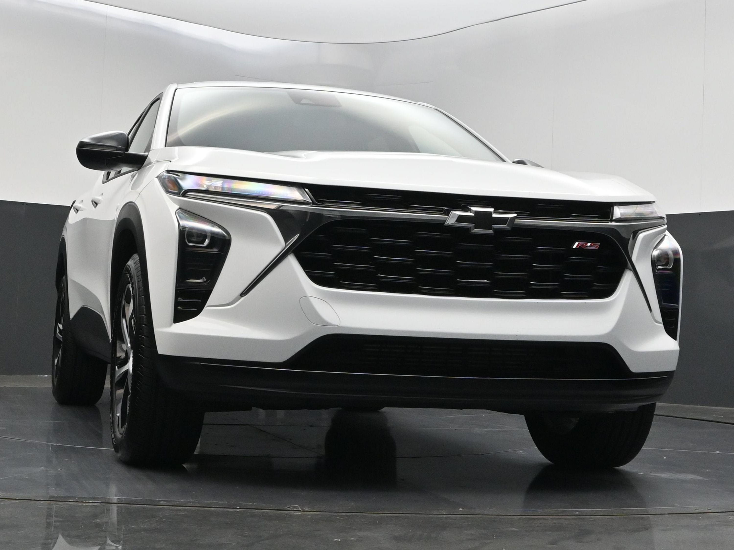 Used 2025 Chevrolet Trax RS w/ Sunroof Package FWD image 35