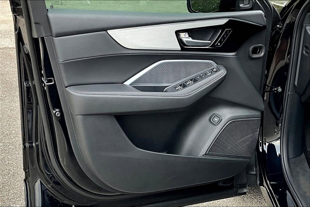 Used 2025 Acura MDX SH-AWD image 19