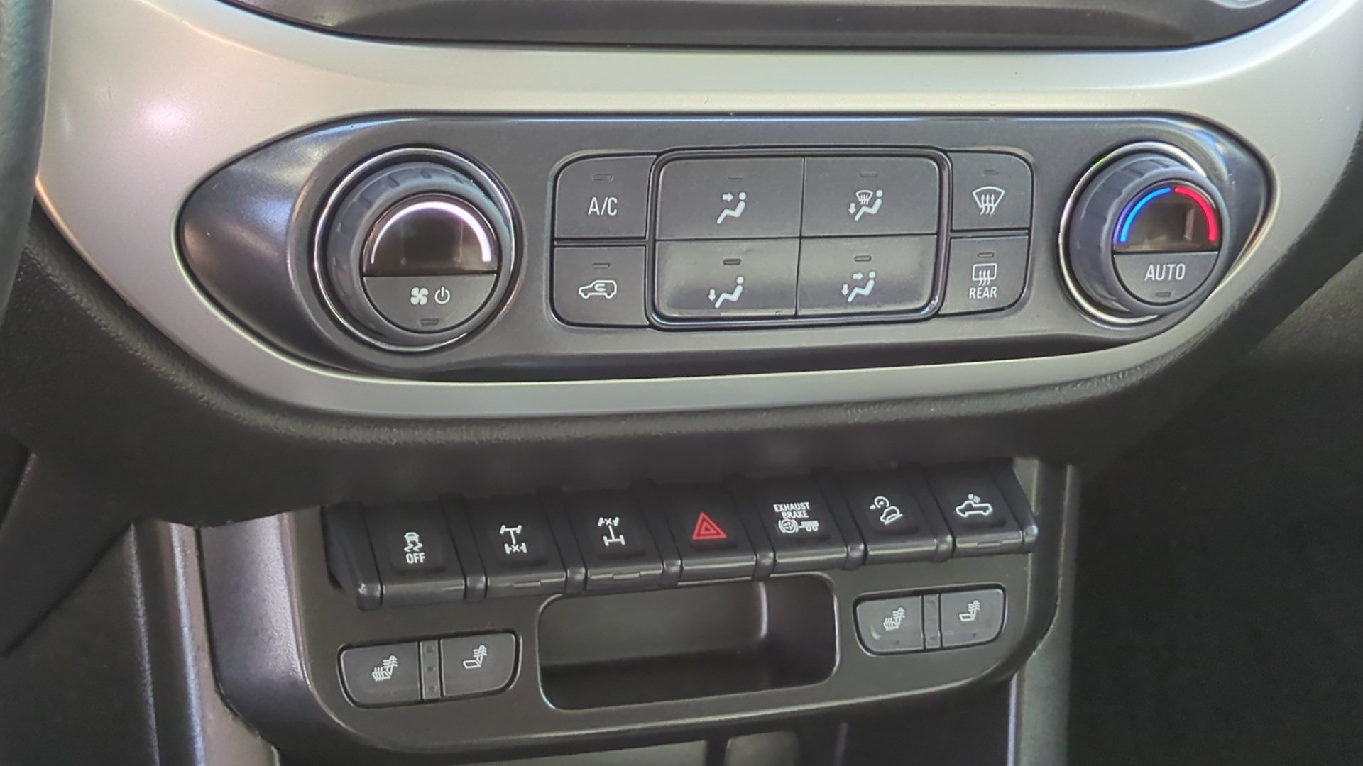 Used 2022 Chevrolet Colorado ZR2 w/ ZR2 Dusk Special Edition image 16