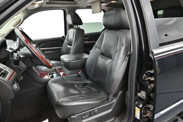 Used 2011 Cadillac Escalade Luxury AWD/4WD image 11