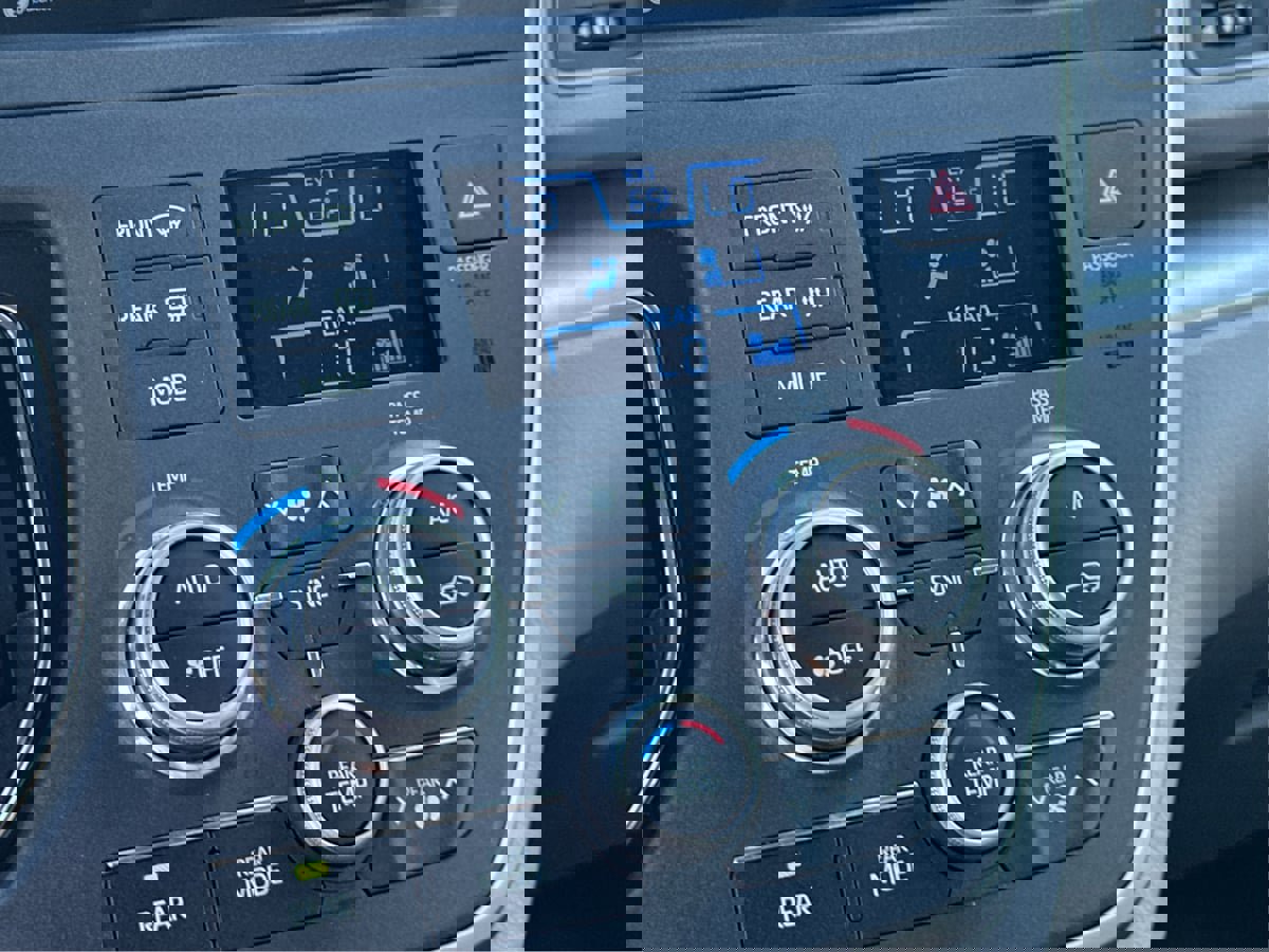 Used 2020 Toyota Sienna LE image 41