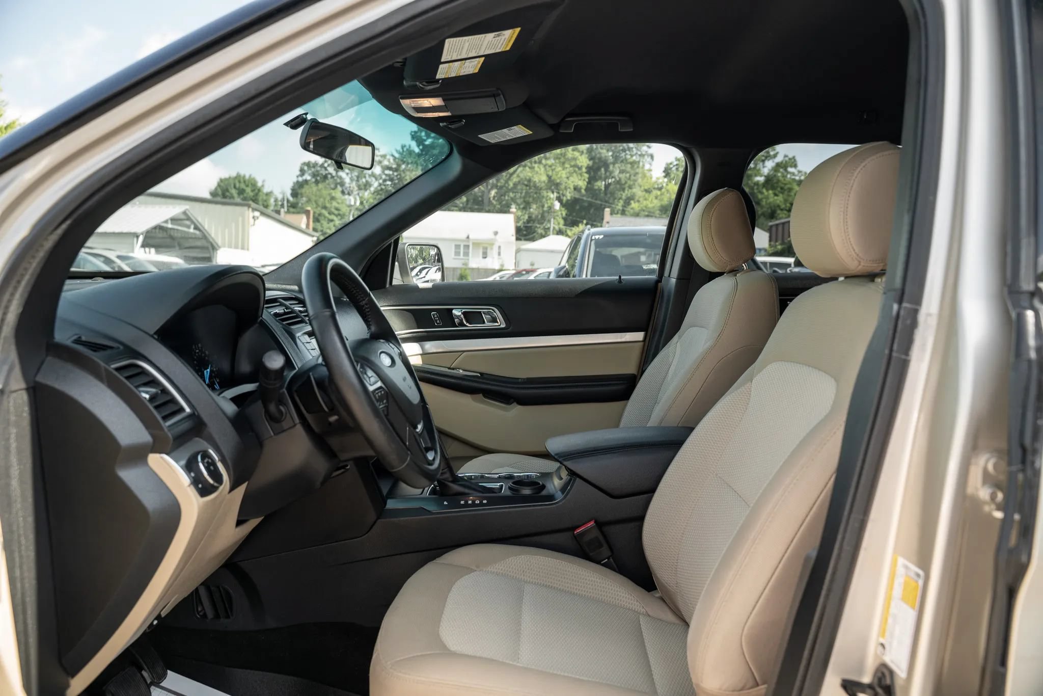 Used 2017 Ford Explorer XLT FWD image 7