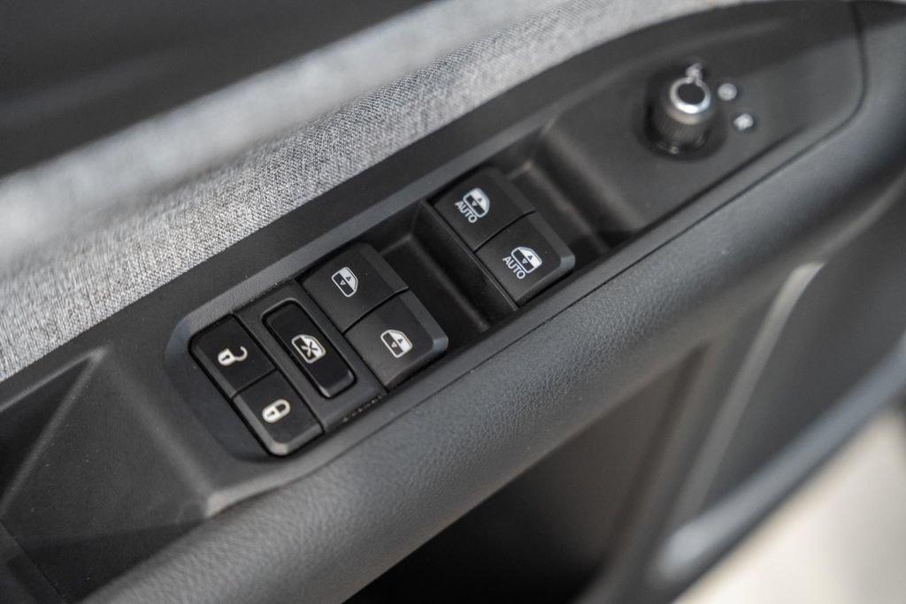 Certified 2023 Jeep Compass Latitude AWD/4WD image 37