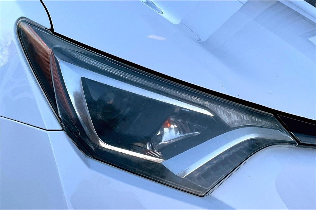 Certified 2018 Toyota RAV4 XLE image 28