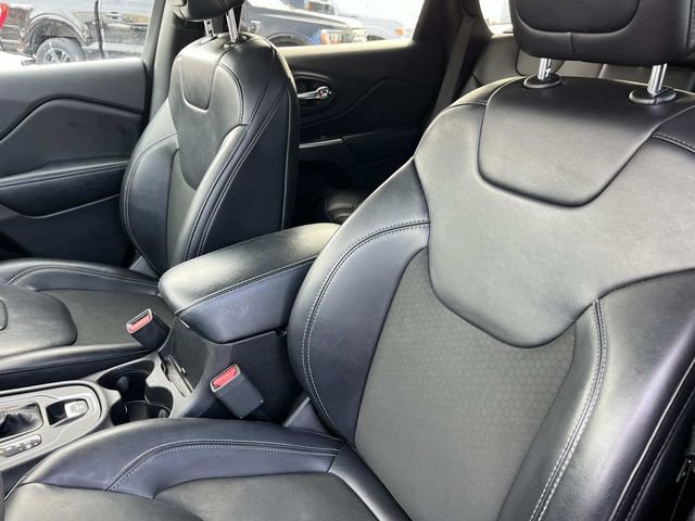 Used 2020 Jeep Cherokee Latitude Plus image 29