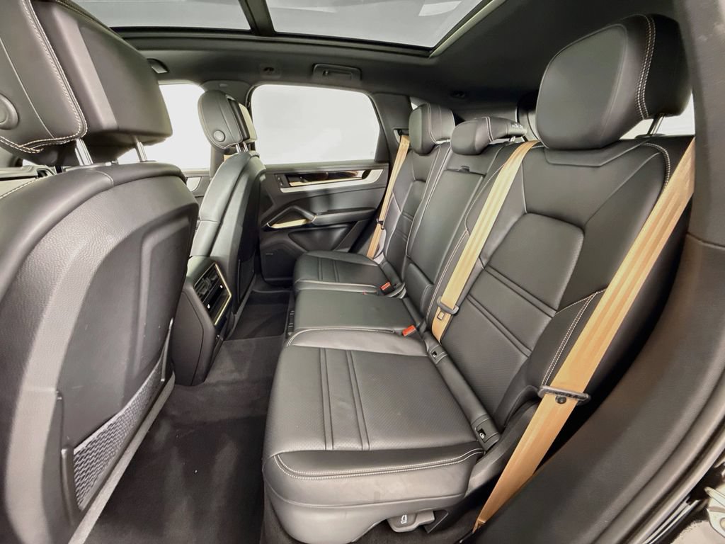 Certified 2024 Porsche Cayenne AWD/4WD image 23