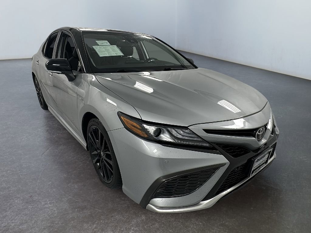 Used 2021 Toyota Camry XSE image 1