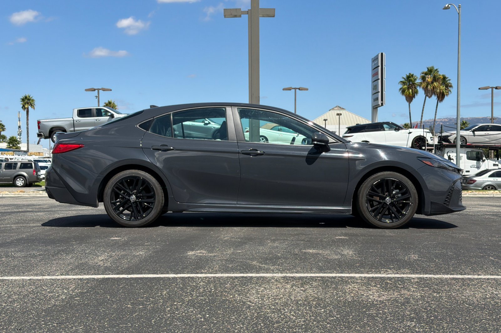 Used 2025 Toyota Camry SE FWD image 3