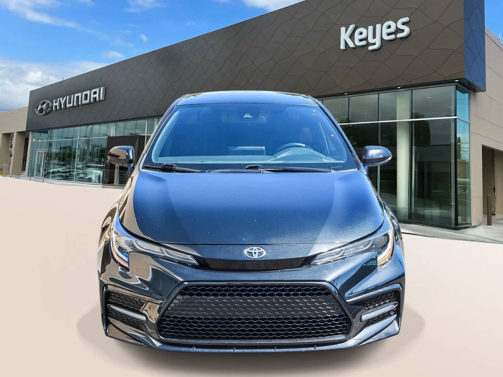 Used 2022 Toyota Corolla SE FWD image 2