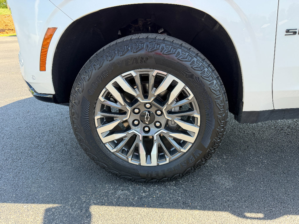 Used 2025 Chevrolet Suburban Z71 AWD/4WD image 10