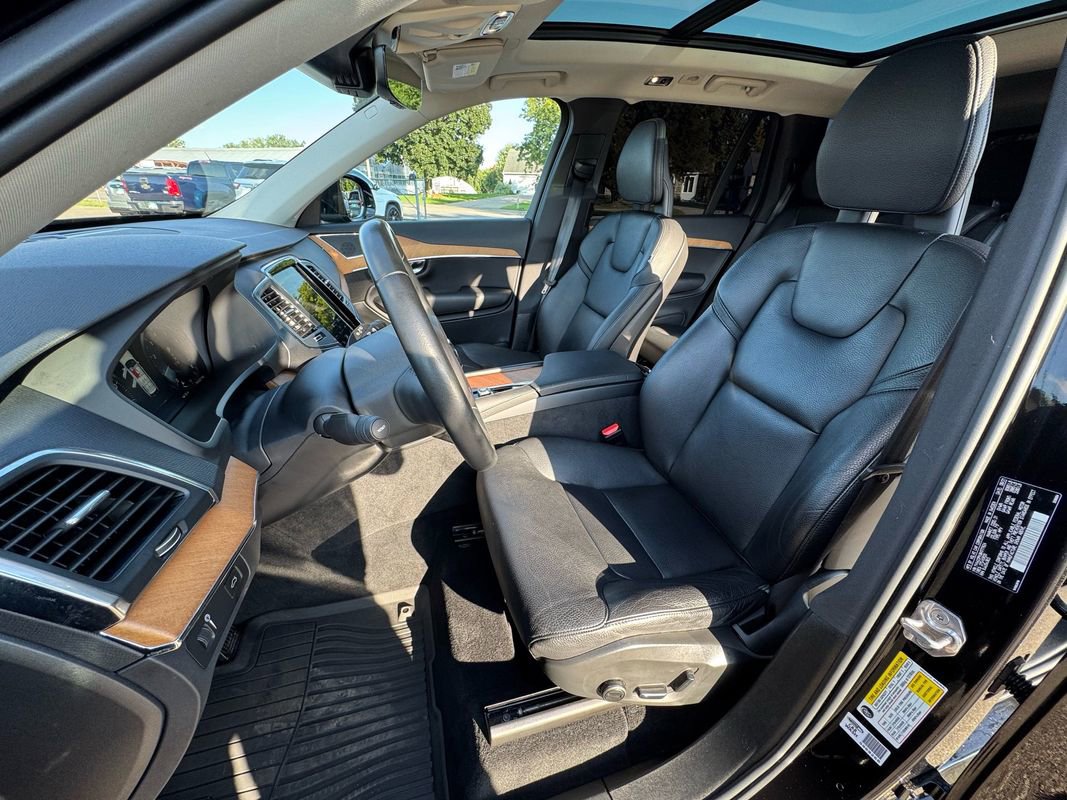 Used 2022 Volvo XC90 T6 Momentum w/ Protection Package Premier image 22