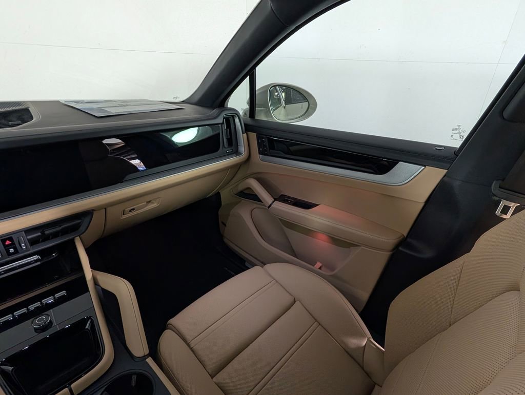 New 2026 Porsche Cayenne Coupe image 23