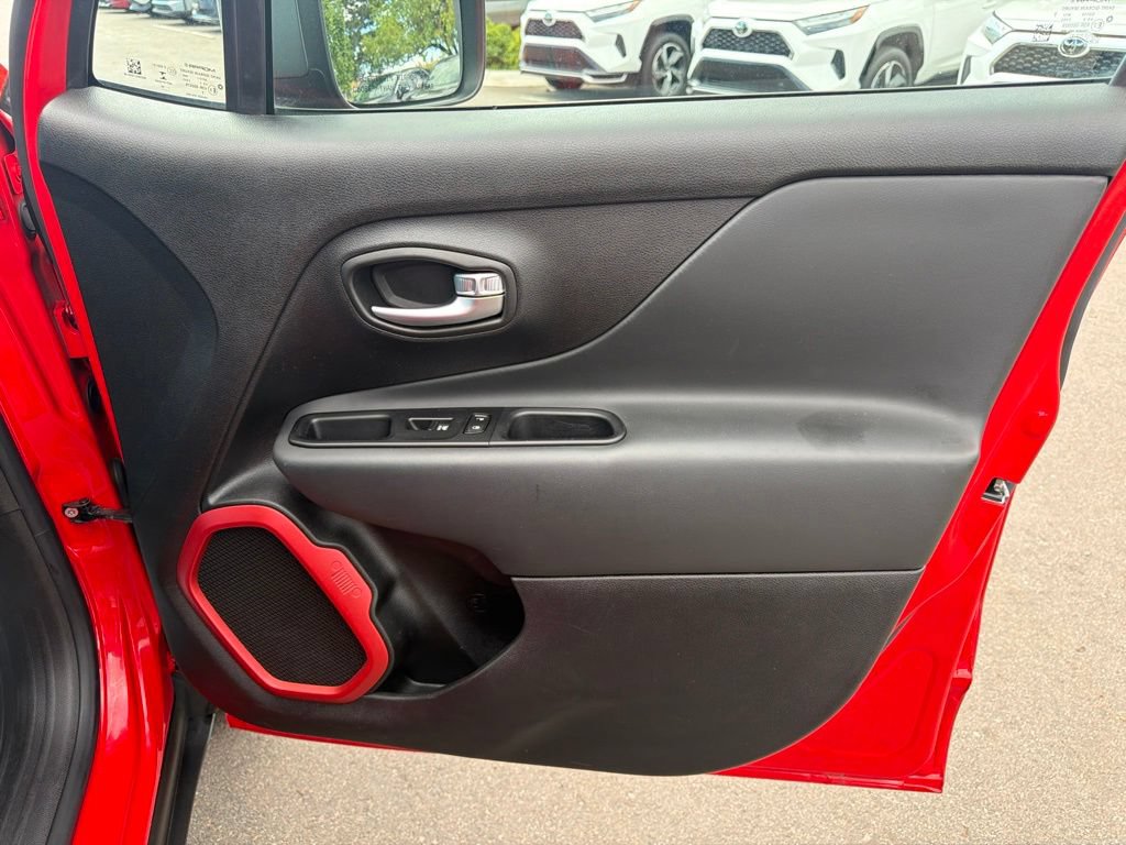 Used 2020 Jeep Renegade Trailhawk AWD/4WD image 9