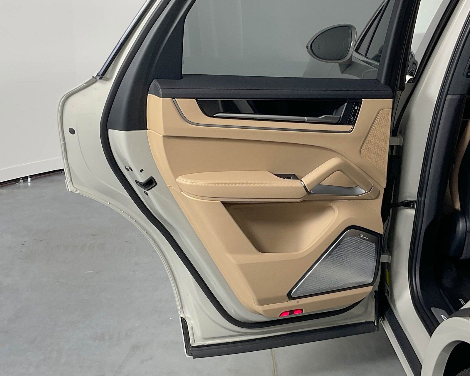 Certified 2024 Porsche Cayenne Turbo image 28