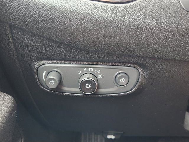 Used 2018 Chevrolet Equinox Premier image 24