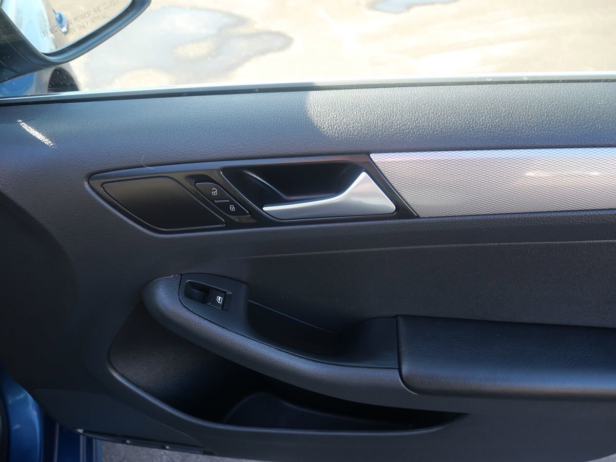 Used 2018 Volkswagen Jetta SE FWD image 18