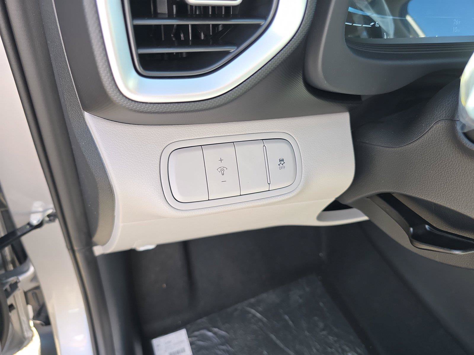 New 2026 Hyundai Venue SEL FWD image 12