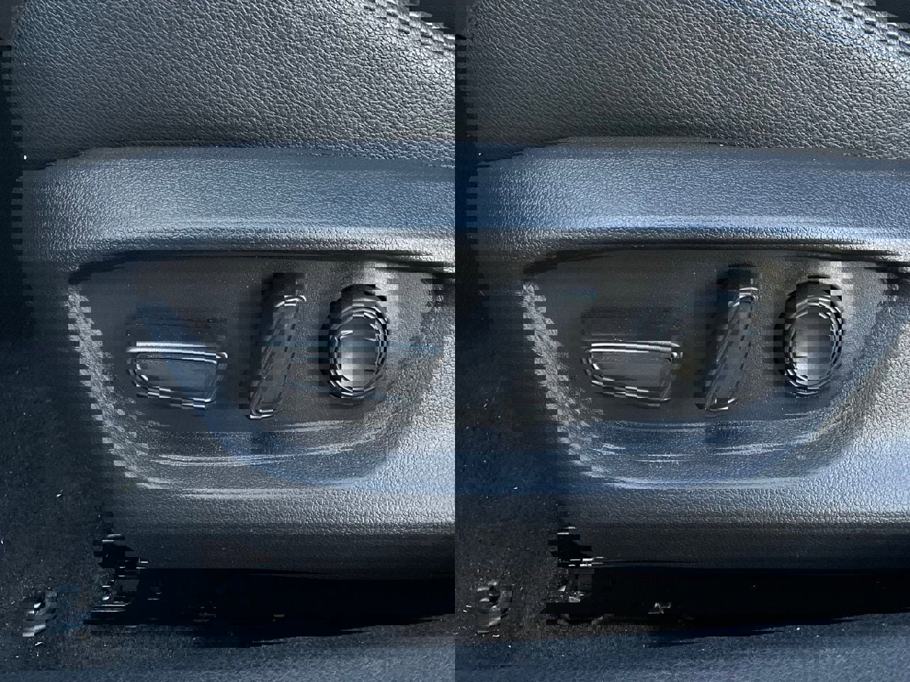 Used 2025 Toyota Camry SE image 11