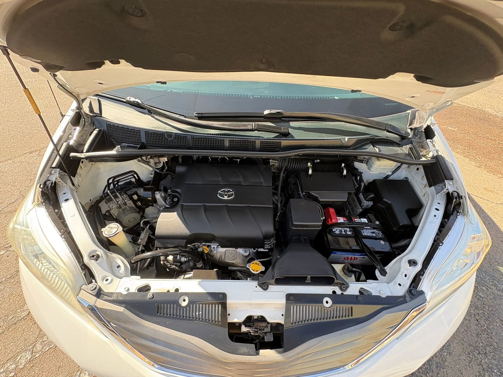 Used 2012 Toyota Sienna XLE FWD image 24