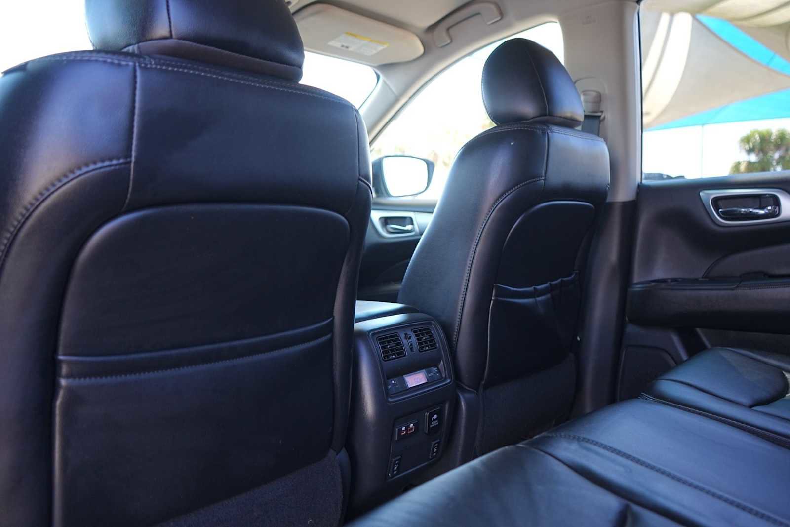 Used 2019 Nissan Pathfinder SL image 13