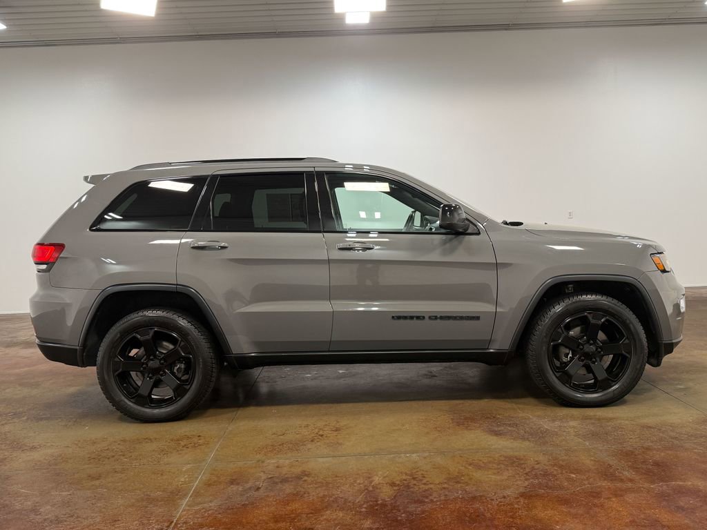 Used 2019 Jeep Grand Cherokee Laredo AWD/4WD image 25