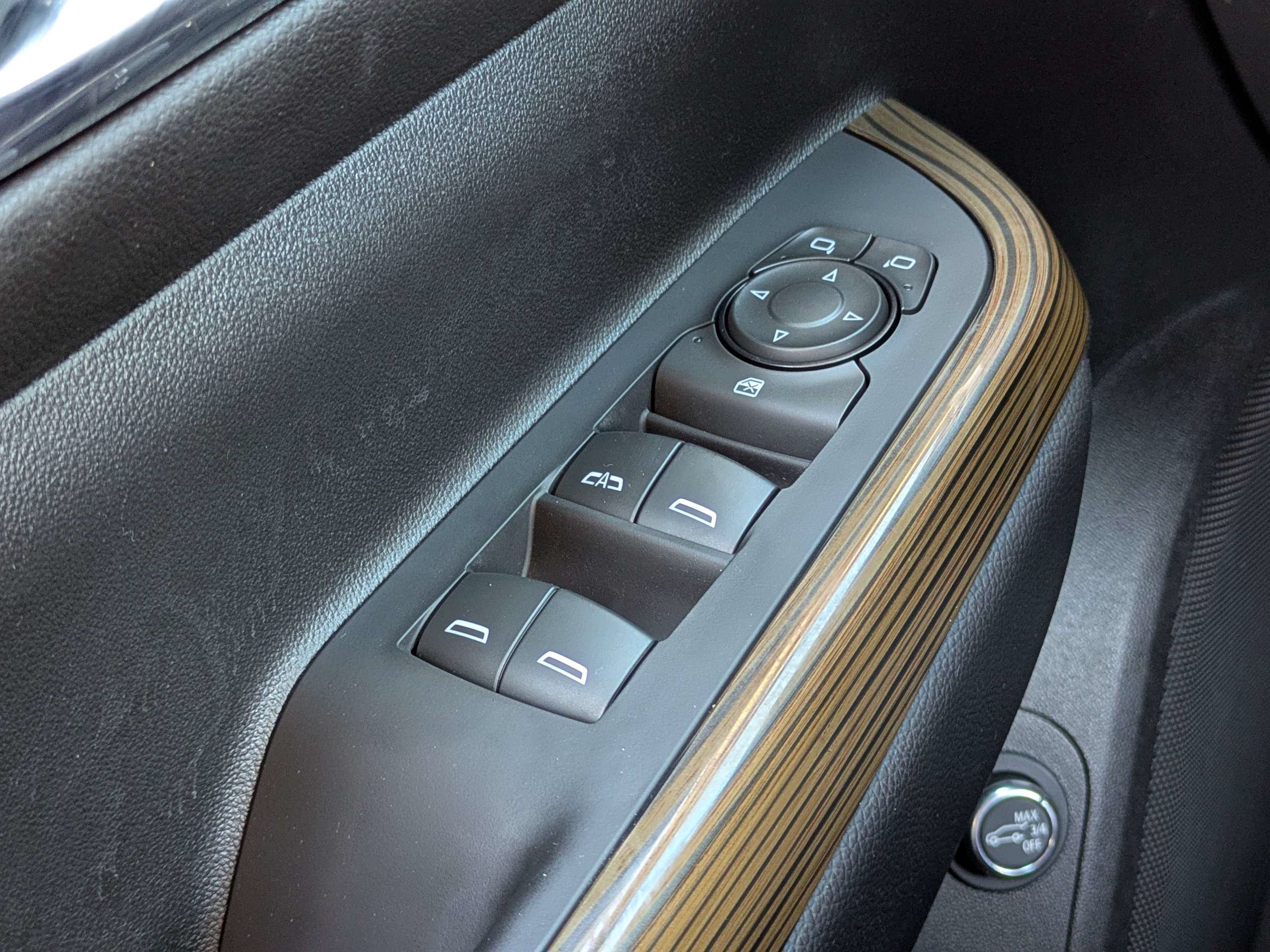 Used 2023 GMC Acadia SLE w/ Driver Convenience Package FWD image 24