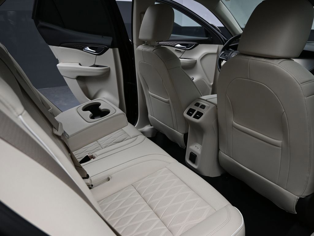 Used 2023 Buick Envision Avenir image 21