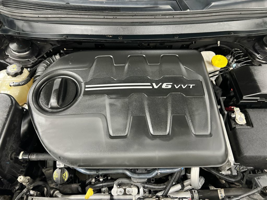 Used 2018 Jeep Cherokee Trailhawk w/ Cold Weather Group AWD/4WD image 24