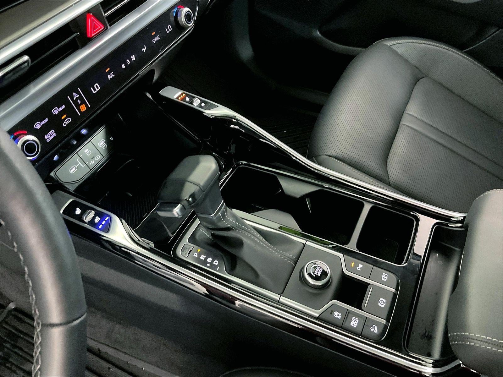 Certified 2025 Kia Sorento SX FWD image 18