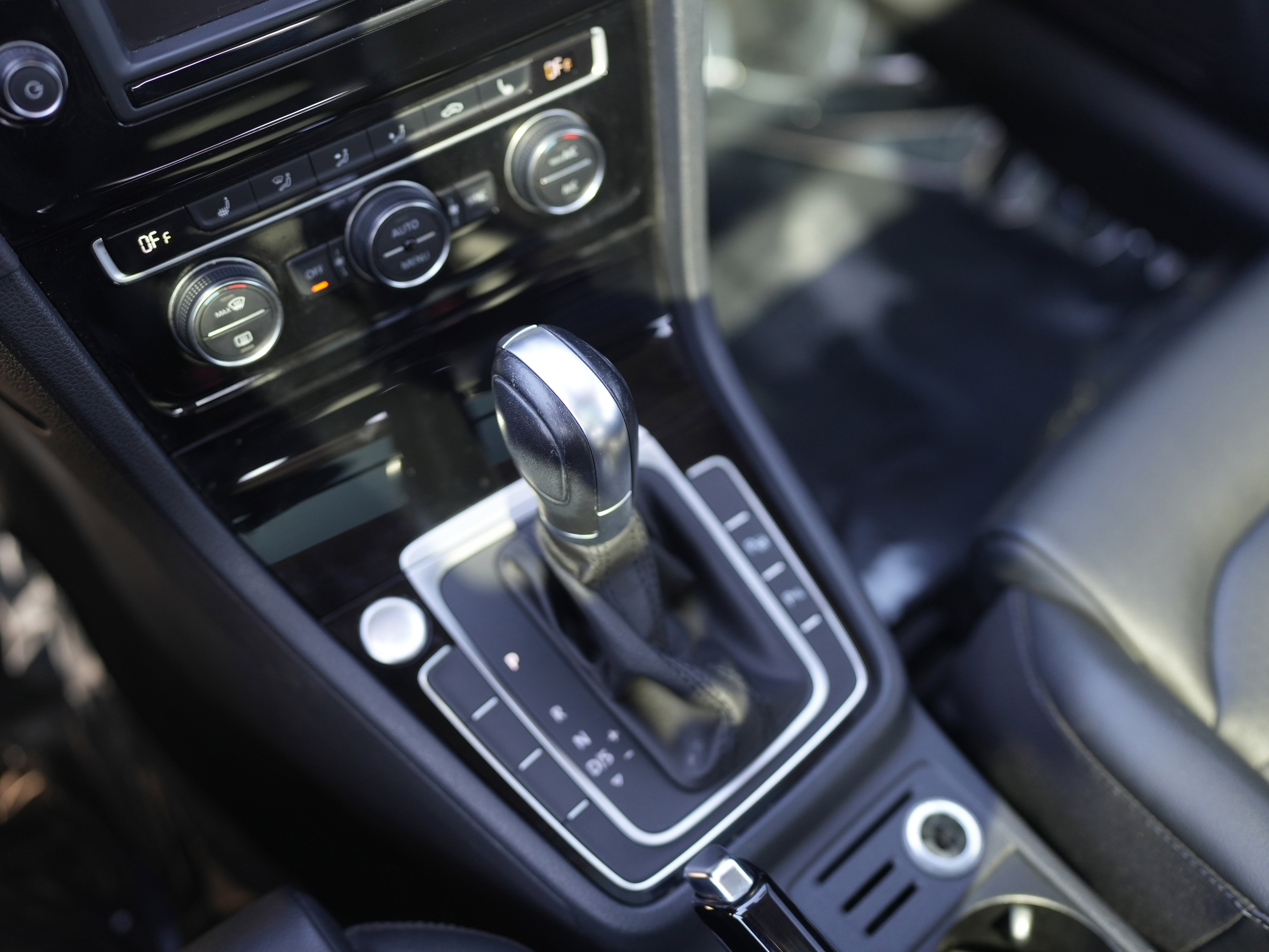 Used 2016 Volkswagen Golf SEL w/ Lighting Package (SEL) image 16