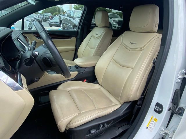 Used 2017 Cadillac XT5 Luxury w/ Driver Awareness Package image 15