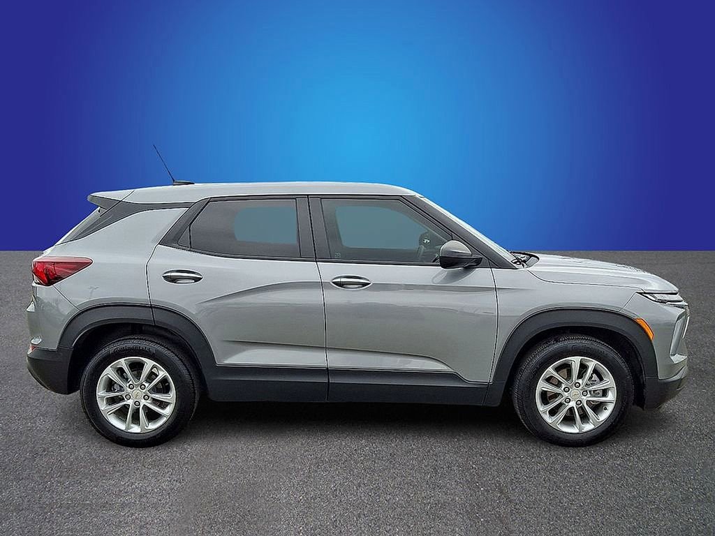Used 2024 Chevrolet TrailBlazer LS w/ LS Convenience Package FWD image 4