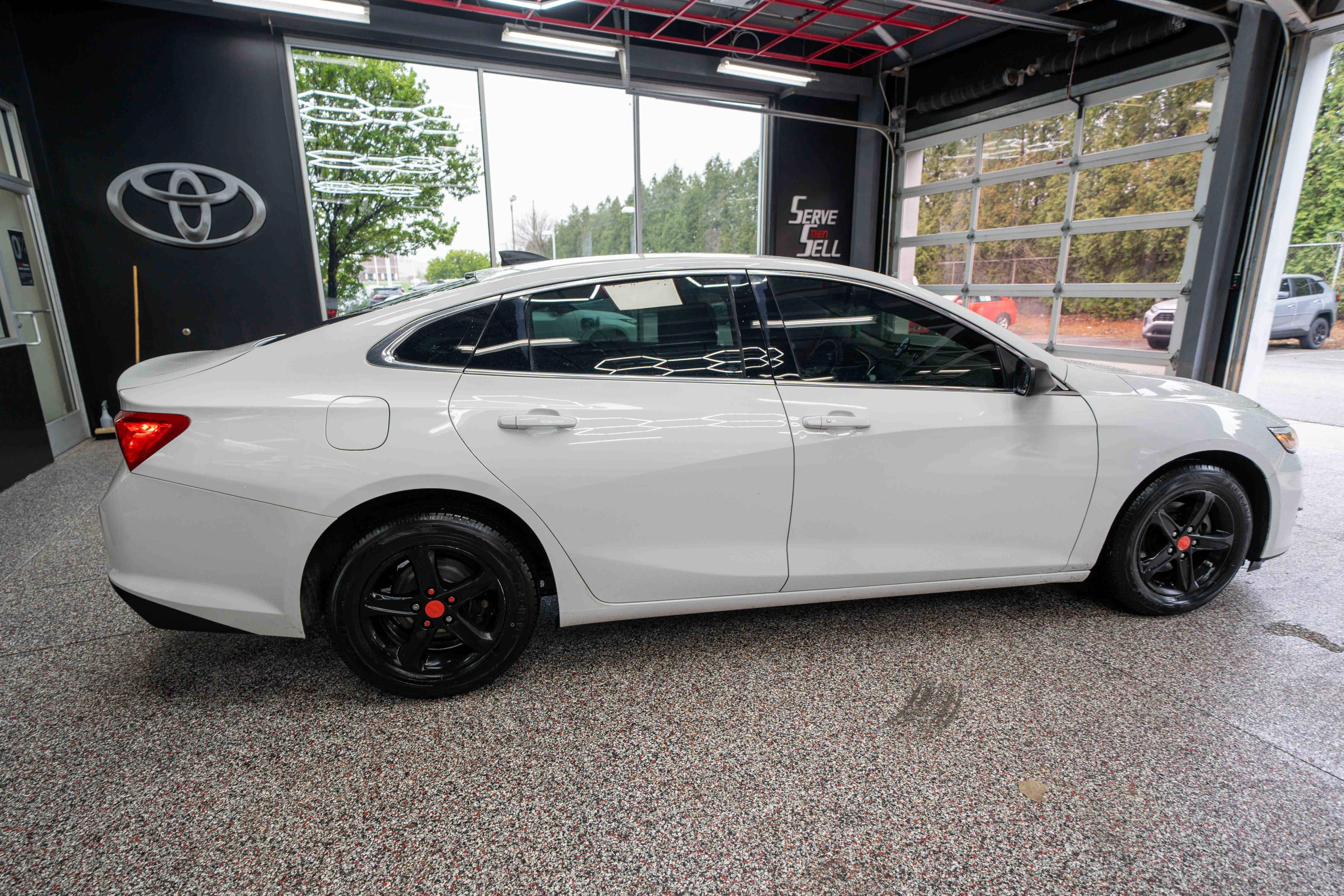 Used 2020 Chevrolet Malibu LS FWD image 4